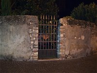 Lazise - Restaurant Paradise ligger lige overf�r dette hj�rne af muren