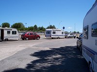 Her holder vi, mens vi venter p� vejhj�lpen