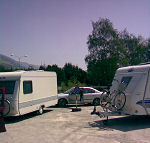 Helt lovligt holder vi ikke, men det er farligere at holde p� gaden