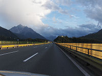 K�rer p� Europabroen, der er langt ned, men det kan man heldigvis ikke se