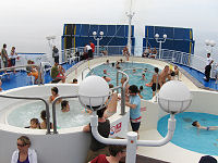 Pool-omr�det med pool, spa og b�rnepool