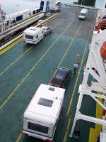 John og Kresten bakker p� plads p� det �bne d�k